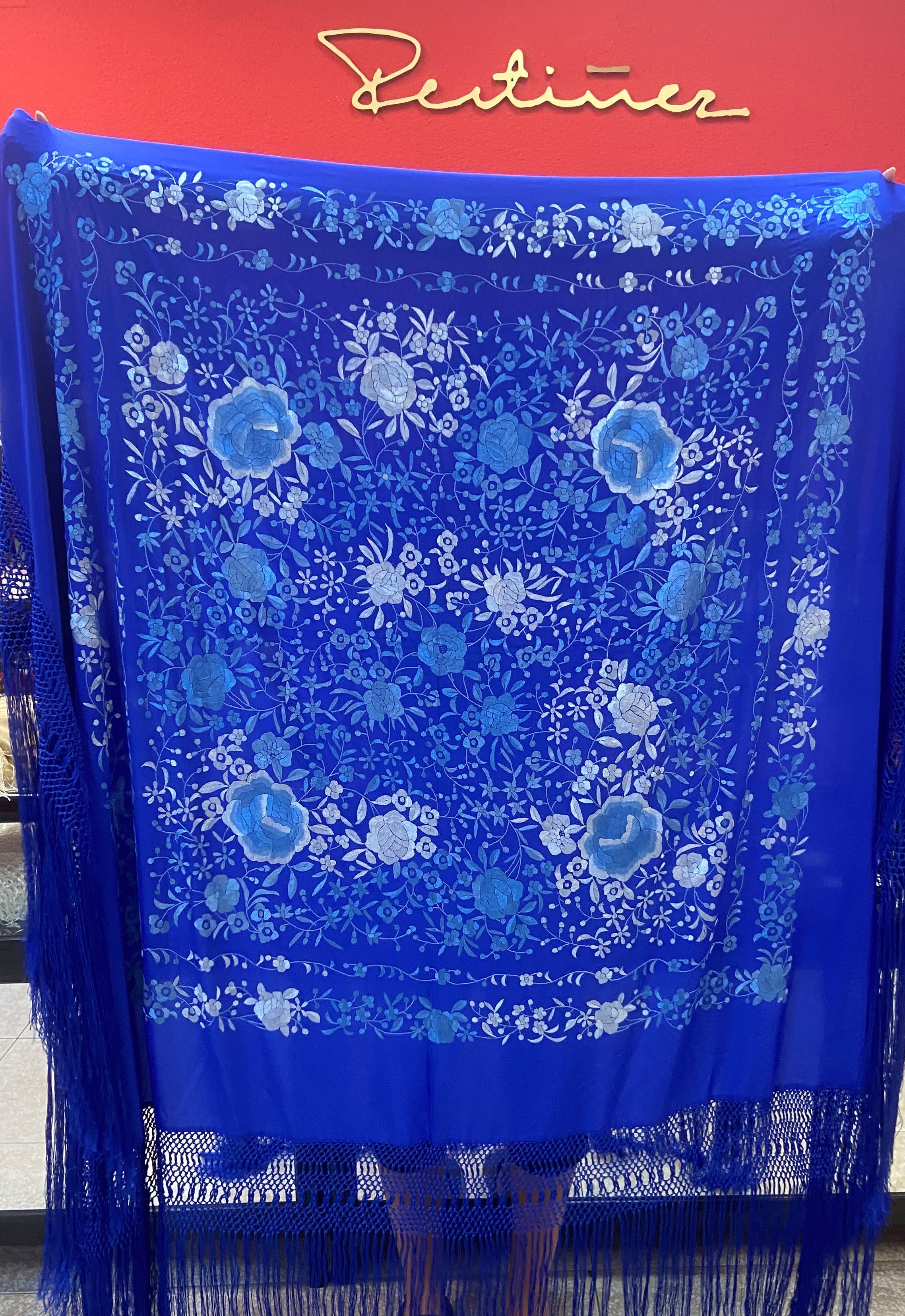 MANTON SEDA NATURAL BORDADO A MANO FLECO HECHO A MANO 140 X140 AZUL ROYAL BORDADO EN TONOS AZULES