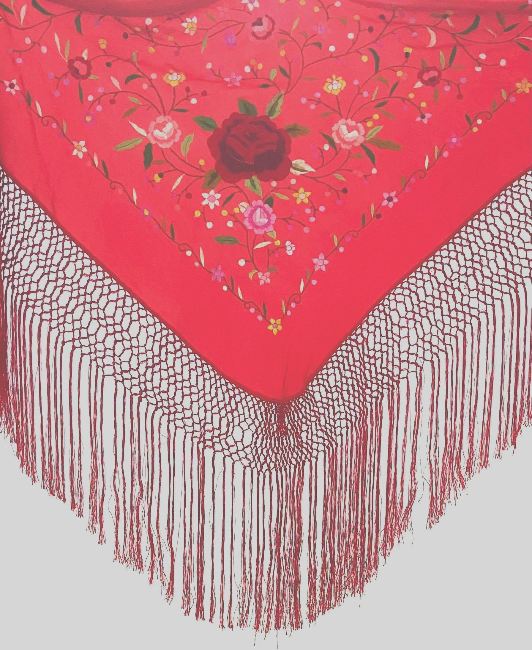 MANTON PICO DE SEDA NATURAL BORDADO A MANO, FLECO A MANO. PERFECTO PARA FLAMENCO, Y TAMBIEN COMO COMPLEMENTO PARA BODAS Y EVENTOS. TAMAÑO APROXIMADO  165X80. 