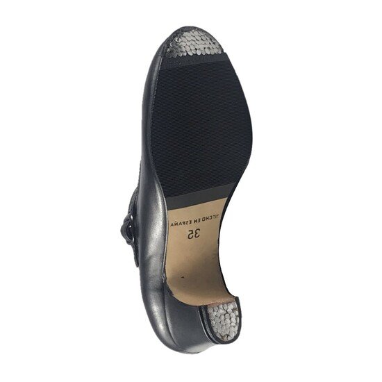 Zapato semi profesional modelo 280 de piel con clavos y correa para bailar flamenco. Color negro